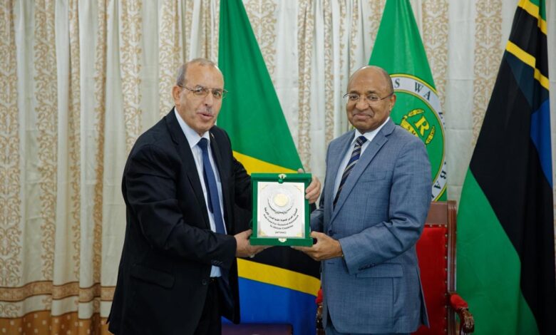 رئيس زنزبار يستقبل الأمين العام المساعد لجامعة الدول العربية مدير عام الصندوق العربي للمعونة الفنية للدول الإفريقية رئيس زنزبار يستقبل الأمين العام المساعد لجامعة الدول العربية مدير عام الصندوق العربي للمعونة الفنية للدول الإفريقية