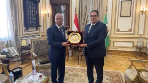 السفير العراقي يلتقي رئيس جامعة القاهرة ويبحث شؤون الطلبة العراقيين