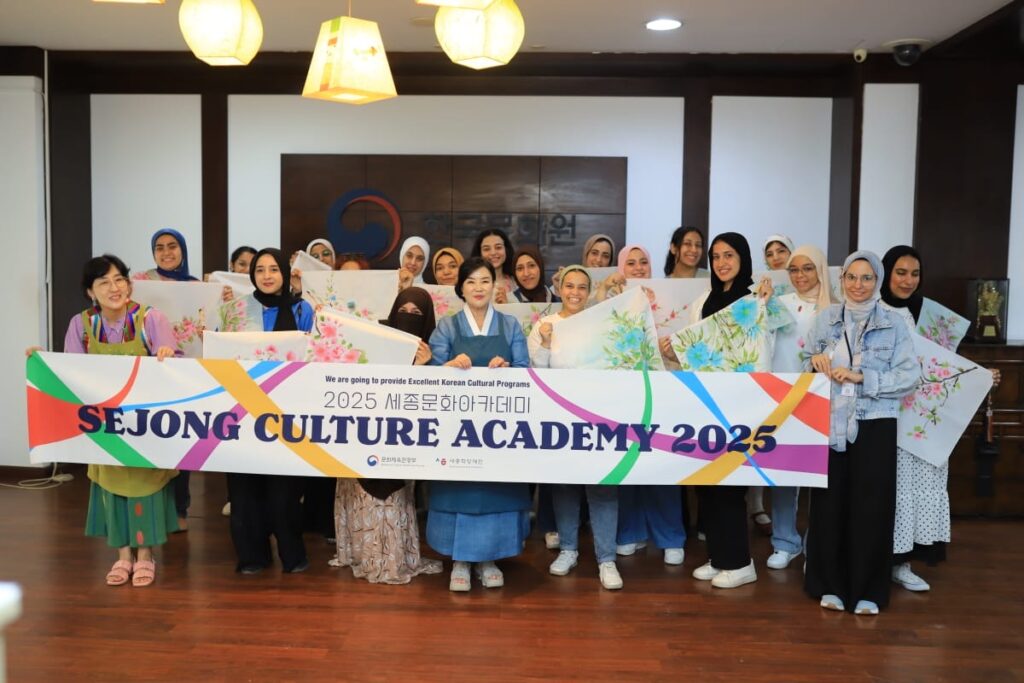 المركز الثقافي الكوري يطلق ورشة فن الرسم الشعبي الكوري التقليدي (المينهوا) المركز الثقافي الكوري يطلق ورشة فن الرسم الشعبي الكوري التقليدي (المينهوا)