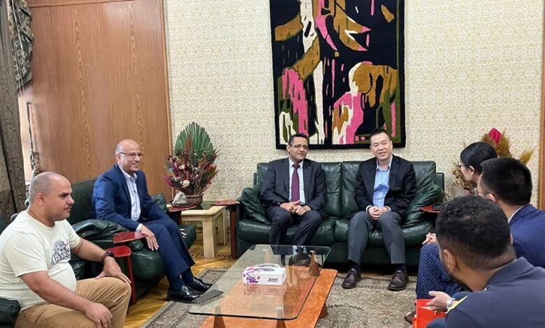 تقديرًا لدورها.. السفارة الصينية تهدي نقابة الصحفيين أجهزة كمبيوتر وطابعات