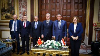 وفدٌ برلمانيٌّ تركيٌّ يزور معبرَ رفح تضامنًا مع أهالي غزةَ