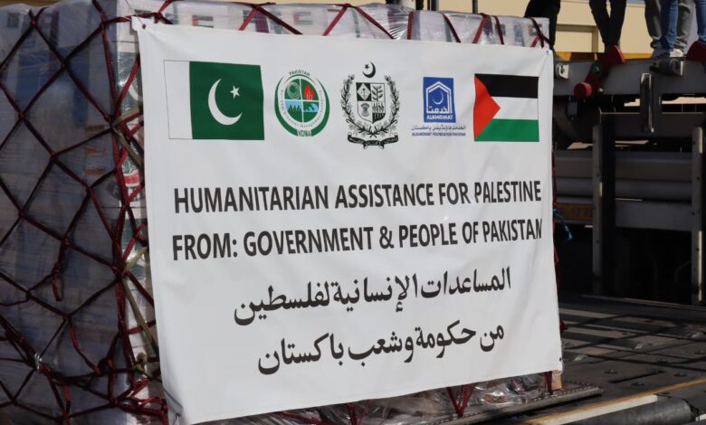 شحنة مساعدات إنسانية باكستانية لغزة تصل إلى مطار العريش الدولي