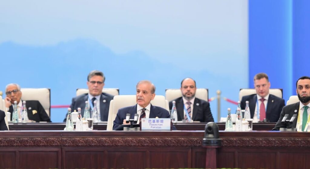 رئيس الوزراء يؤكد التزام باكستان بمنظمة شنغهاي للتعاون ويدعو إلى الحوار والسلام والتواصل الإقليمي رئيس الوزراء يؤكد التزام باكستان بمنظمة شنغهاي للتعاون ويدعو إلى الحوار والسلام والتواصل الإقليمي