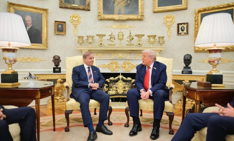 رئيس وزراء باكستان يلتقي الرئيس الأمريكي في البيت الأبيض