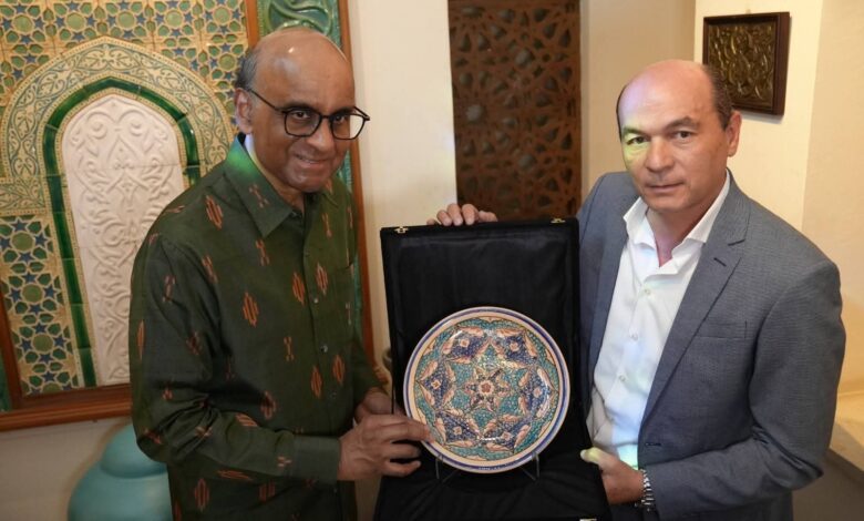 الرئيس السنغافوري يبدأ زيارته الرسمية لمصر بزيارة مركز الحرف بالفسطاط