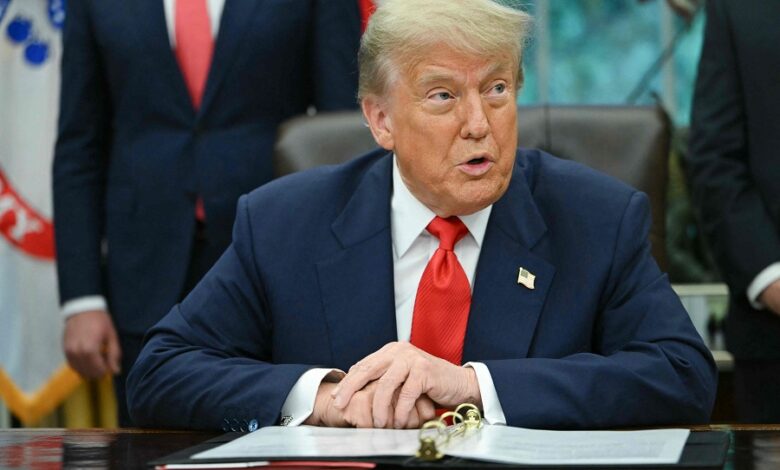 إعلام الاحتلال: ترامب أعطى الضوء الأخضر للهجوم على قيادة حماس في قطر إعلام الاحتلال: ترامب أعطى الضوء الأخضر للهجوم على قيادة حماس في قطر