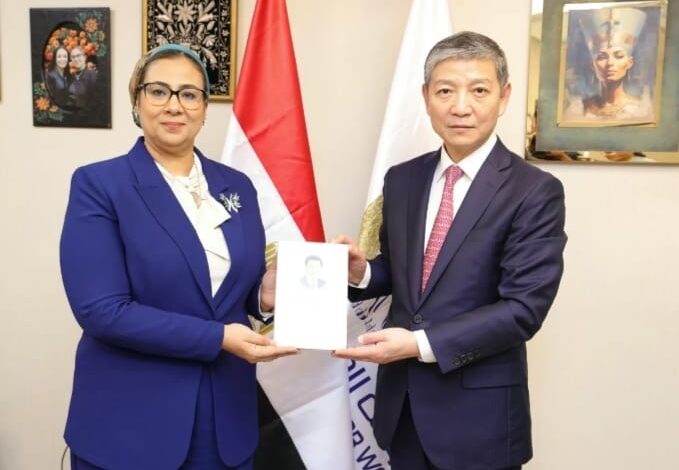 سفير الصين في ضيافة المجلس القومي للمرأة لتعزيز التعاون لتمكين المرأة وتبادل الخبرات في هذا المجال