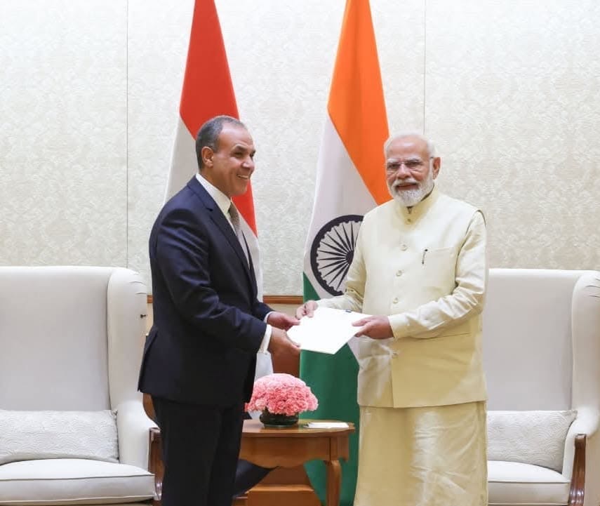 وزير الخارجية يسلم رسالة خطية من السيد رئيس الجمهورية الى رئيس وزراء الهند