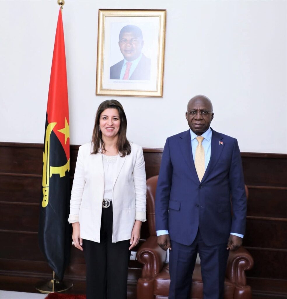 وزير خارجية انجولا يقدم التهنئه لمصر بمنصب المدير العام لليونسكو