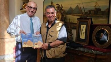 الكاتب التركي اوموت دينجشاهين في ضيافة سفير تركيا