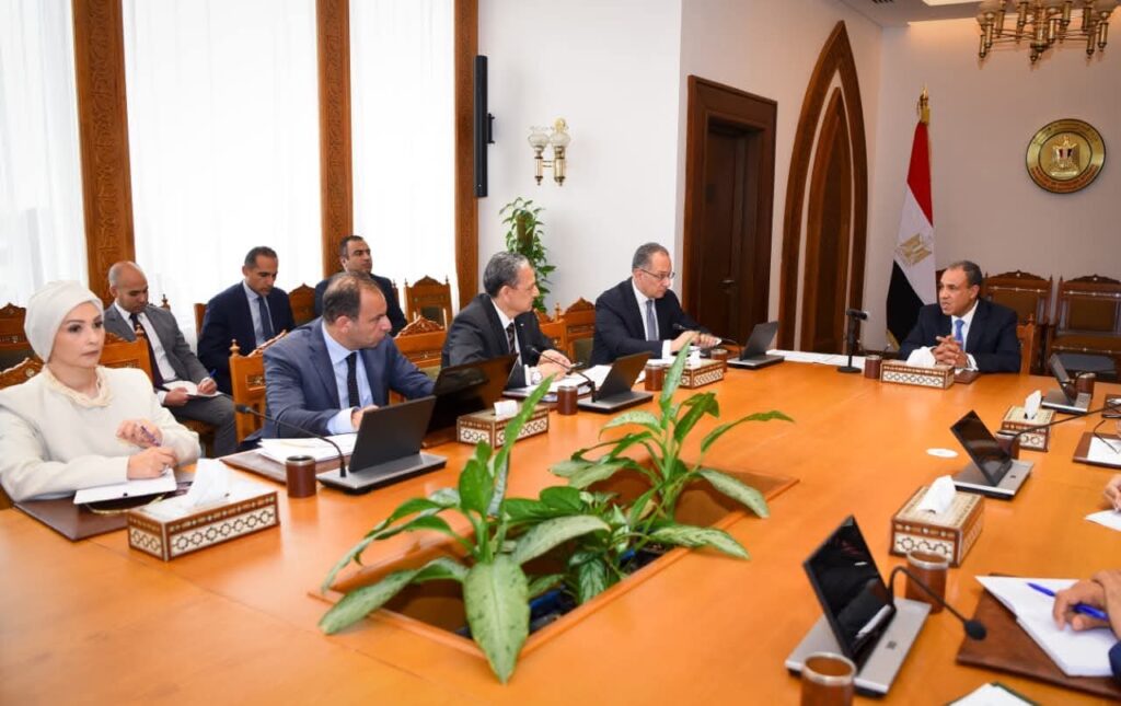 وزير الخارجية يتابع استعدادات الوزارة لافتتاح المتحف المصرى الكبير وزير الخارجية يتابع استعدادات الوزارة لافتتاح المتحف المصرى الكبير