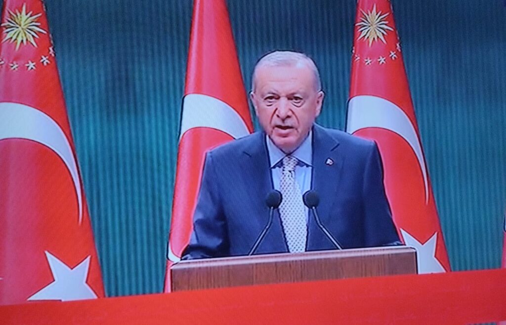 الرئيس التركي منذ قليل: نسعي لرضاء الله بدعم المظلومين ونتابع تنفيذ وقف إطلاق النار عن كثب