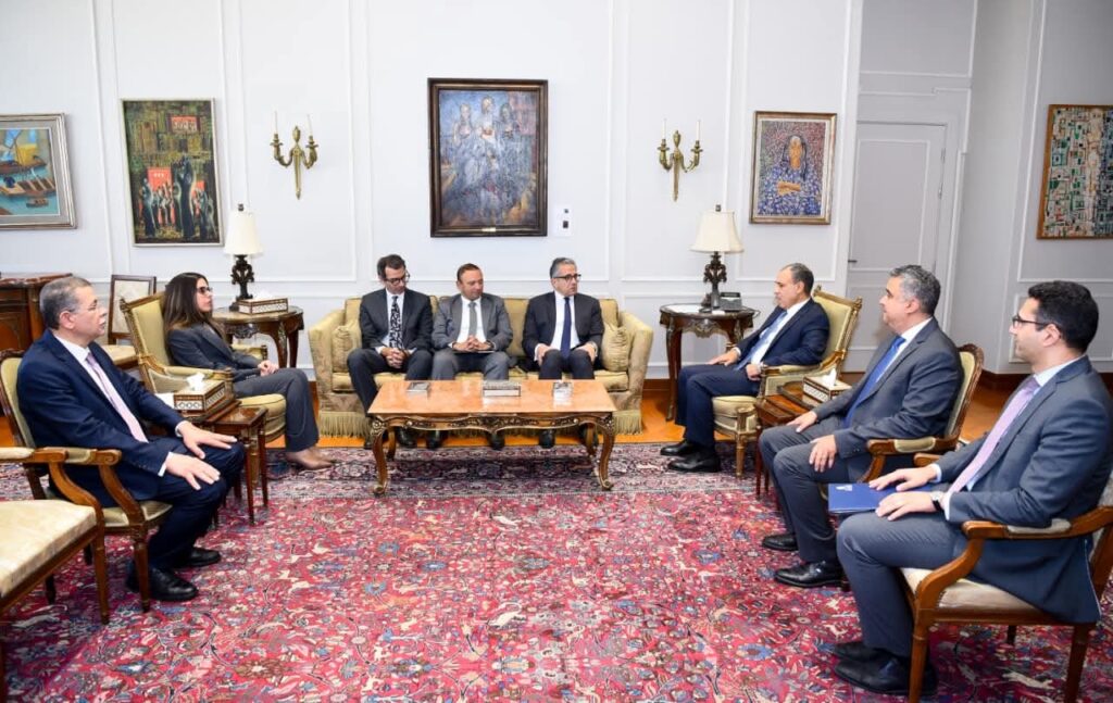 فى اول زيارة منذ انتخابه مديرا عاما لليونسكو، وزارة الخارجية تستقبل الدكتور خالد العناني. فى اول زيارة منذ انتخابه مديرا عاما لليونسكو، وزارة الخارجية تستقبل الدكتور خالد العناني.