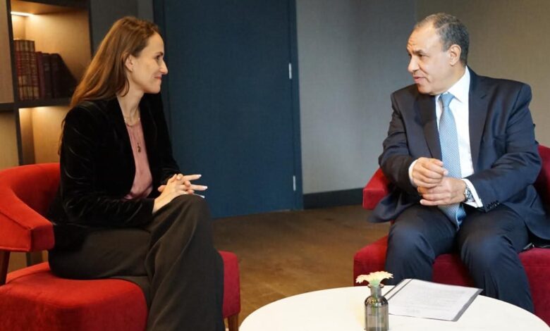 وزير الخارجية يلتقي نظيرته الرومانية على هامش قمة مصر والاتحاد الأوروبي في بروكسل وزير الخارجية يلتقي نظيرته الرومانية على هامش قمة مصر والاتحاد الأوروبي في بروكسل