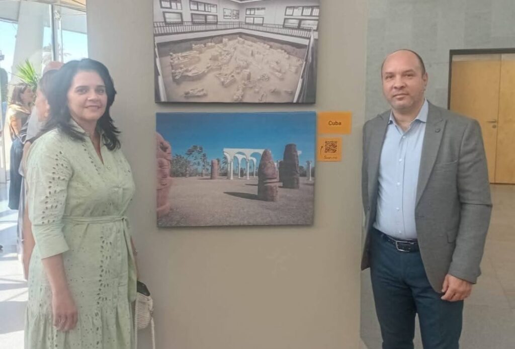 سفير كوبا يفتتح معرض في مكتبة الإسكندرية سفير كوبا يفتتح معرض في مكتبة الإسكندرية