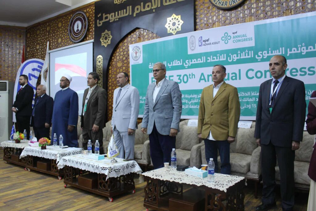 من حُلمٍ أَجْهَضتْه الجائِحَة..إلى واقعٍ صَنَعهُ الإِصرَار: الأزهر يسْطُر صفحةً جديدًة في تاريخ طلاب الصيدلة من حُلمٍ أَجْهَضتْه الجائِحَة..إلى واقعٍ صَنَعهُ الإِصرَار: الأزهر يسْطُر صفحةً جديدًة في تاريخ طلاب الصيدلة