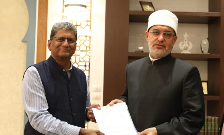 مفتي الجمهورية يستقبل سفير الهند بالقاهرة لبحث التعاون الديني
