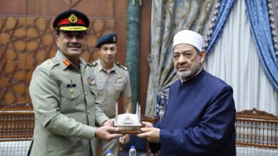شيخ الأزهر يستقبل رئيس هيئة الأركان البريَّة الباكستانيَّة لبحث تعزيز التعاون المشترك