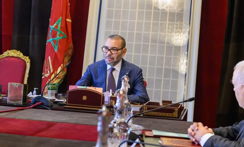 ‏‎رئاسة ملك المغرب للمجلس الوزاري: المملكة المغربية تعيش دينامية سياسية كبرى.