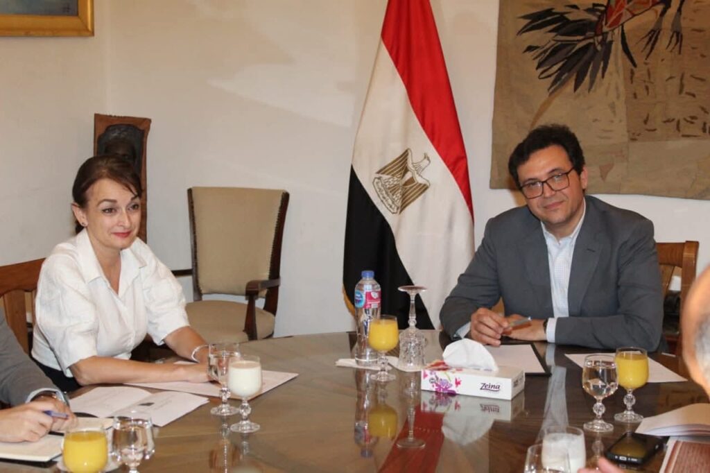 وزير الثقافة يبحث مع سفيرة رومانيا استعدادات مشاركة بلادها كضيف شرف معرض القاهرة الدولي للكتاب ٢٠٢٦ وزير الثقافة يبحث مع سفيرة رومانيا استعدادات مشاركة بلادها كضيف شرف معرض القاهرة الدولي للكتاب ٢٠٢٦