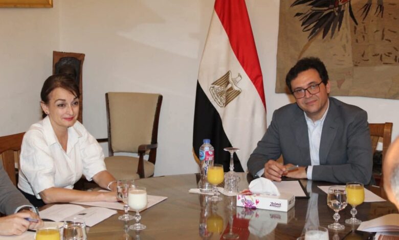 وزير الثقافة يبحث مع سفيرة رومانيا استعدادات مشاركة بلادها كضيف شرف معرض القاهرة الدولي للكتاب ٢٠٢٦