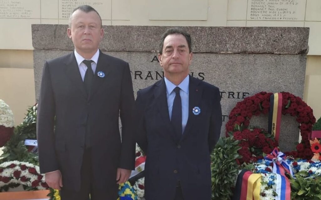 سفير اوكرانيا يشارك في احتفالية أقيمت في مقبرة الكومنولث العسكرية سفير اوكرانيا يشارك في احتفالية أقيمت في مقبرة الكومنولث العسكرية