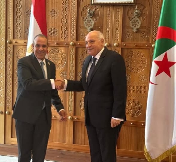 وزير الخارجية يلتقي نظيره الجزائري لبحث العلاقات الثنائية والقضايا محل الاهتمام المشترك وزير الخارجية يلتقي نظيره الجزائري لبحث العلاقات الثنائية والقضايا محل الاهتمام المشترك