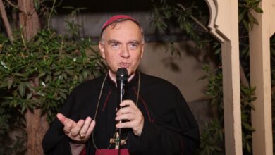 في لمسة وفاء للسفراء سفير الفاتيكان يكرم السفراء الجدد في لمسة وفاء للسفراء سفير الفاتيكان يكرم السفراء الجدد