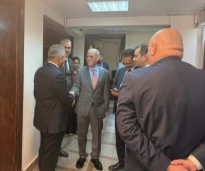 السفير العراقي يتفقد القسم القنصلي في سفارة العراق بالقاهرة.