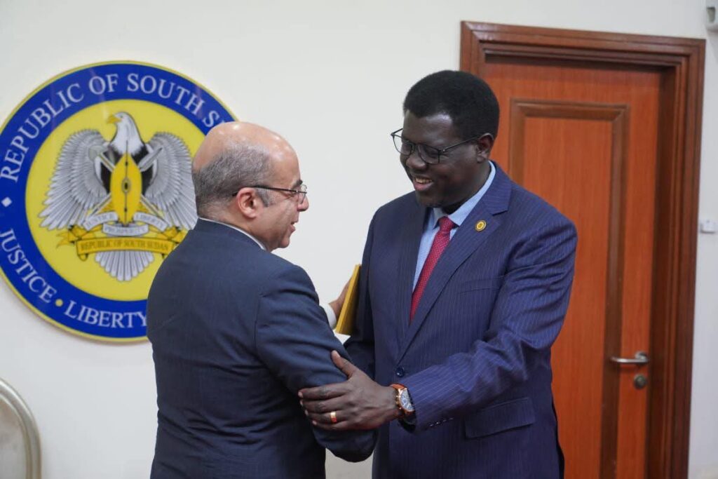 السفير المصري في جنوب السودان يلتقي وزير الخارجية والتعاون الدولي