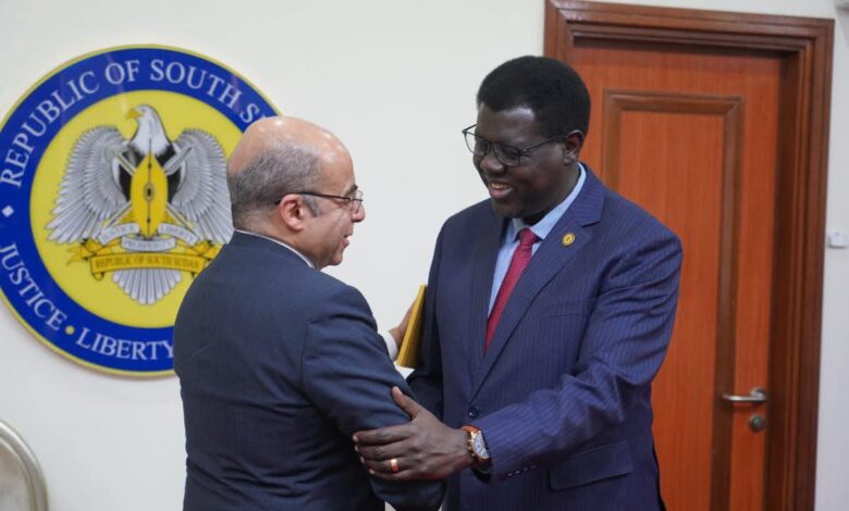 السفير المصري في جنوب السودان يلتقي وزير الخارجية والتعاون الدولي