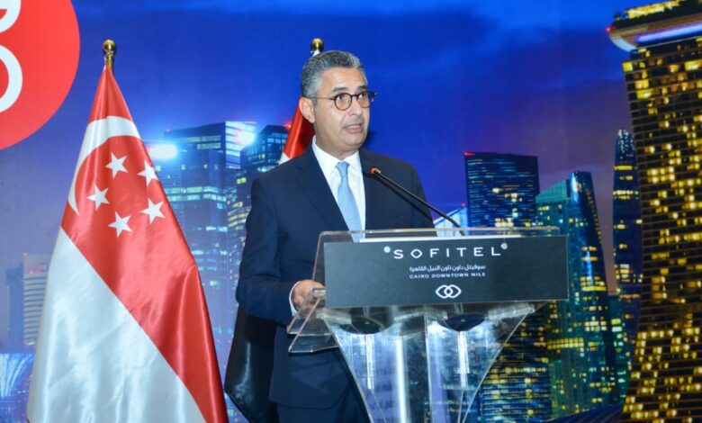 في عيد استقلال سنغافورة الستين وزير التموين مايجمع مصر وسنغافورة يتجاوز المصالح الاقتصادية الي منظومة القيم المشتركة