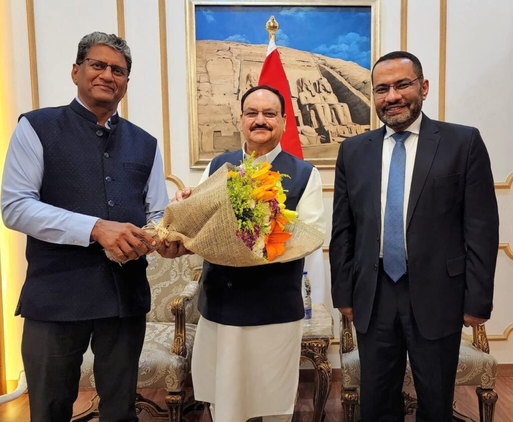 نشاط سفير الهند يؤتى ثماره وزير الصحة في زيارة رسمية لمصر لتعزيز التعاون بين البلدين نشاط سفير الهند يؤتى ثماره وزير الصحة في زيارة رسمية لمصر لتعزيز التعاون بين البلدين