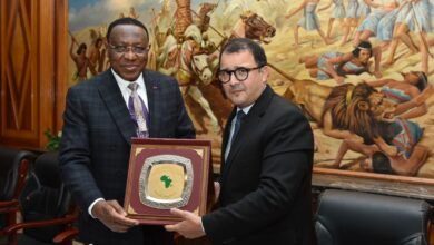 عميد السلك الدبلوماسي الافريقي يكرم مساعد وزير الخارجية للشؤون الأفريقية