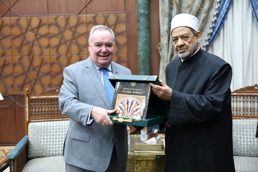 شيخ الأزهر لرئيس منظمة فرسان مالطا: ضمير العالم الحر انتفض لنصرة غزة في وجه الجرائم ضد الأبرياء شيخ الأزهر لرئيس منظمة فرسان مالطا: ضمير العالم الحر انتفض لنصرة غزة في وجه الجرائم ضد الأبرياء