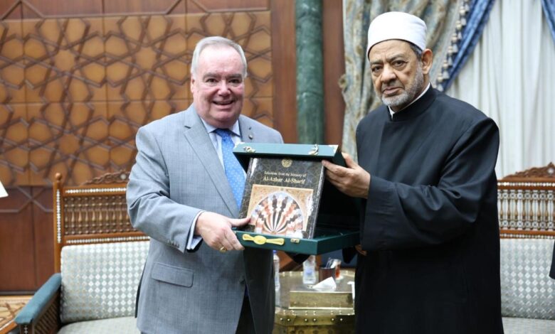 شيخ الأزهر لرئيس منظمة فرسان مالطا: ضمير العالم الحر انتفض لنصرة غزة في وجه الجرائم ضد الأبرياء شيخ الأزهر لرئيس منظمة فرسان مالطا: ضمير العالم الحر انتفض لنصرة غزة في وجه الجرائم ضد الأبرياء