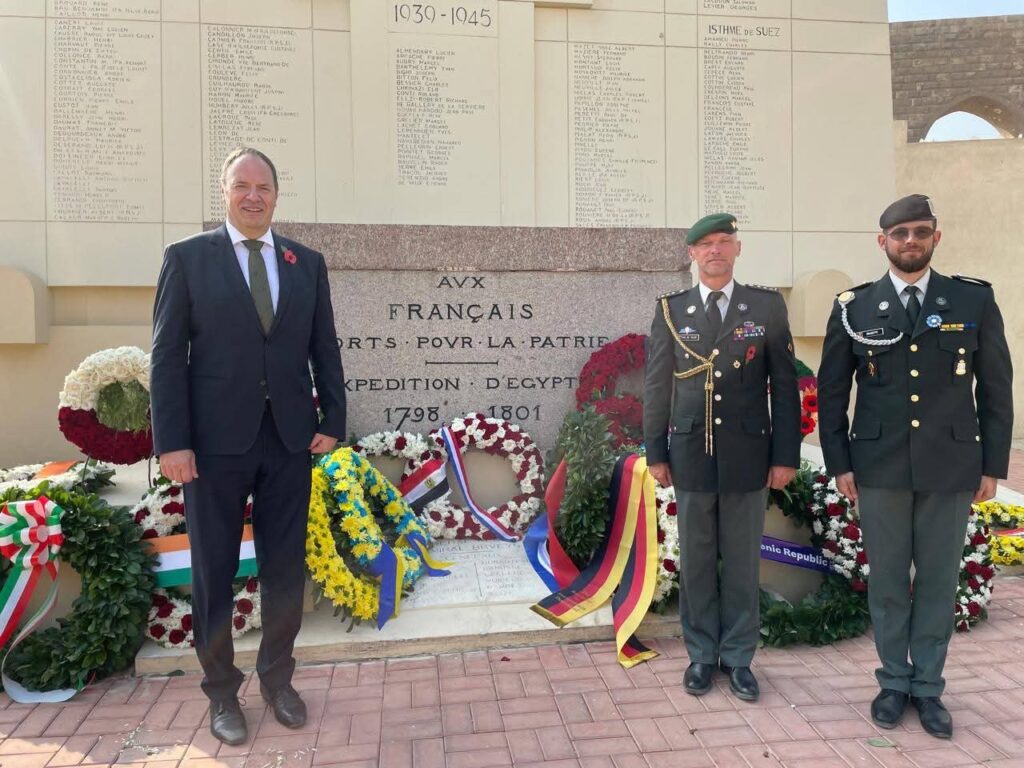 السفير بارت دي جروف سفير بلجيكا يشارك في احتفالية دعونا لا ننسى بوضع إكليل الزهور على مقبرة الشهداء السفير بارت دي جروف سفير بلجيكا يشارك في احتفالية دعونا لا ننسى بوضع إكليل الزهور على مقبرة الشهداء