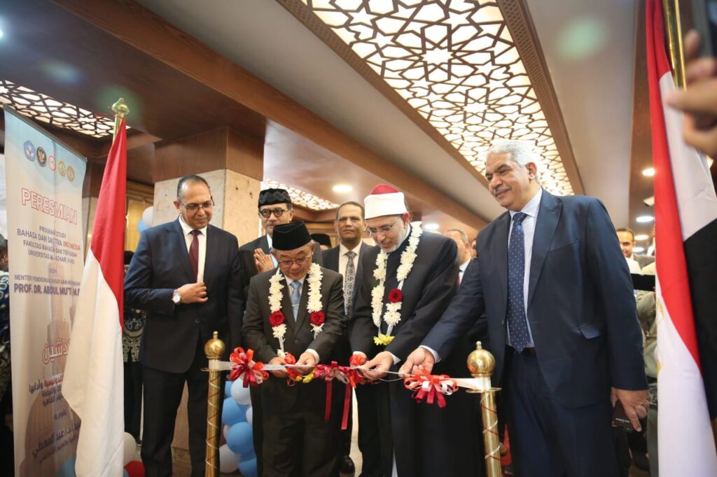 إطلاق وزير التعليم الإندونيسي برنامج اللغة الإندونيسية بجامعة الأزهر وتعزيز التعاون التعليمي بين إندونيسيا ومصر