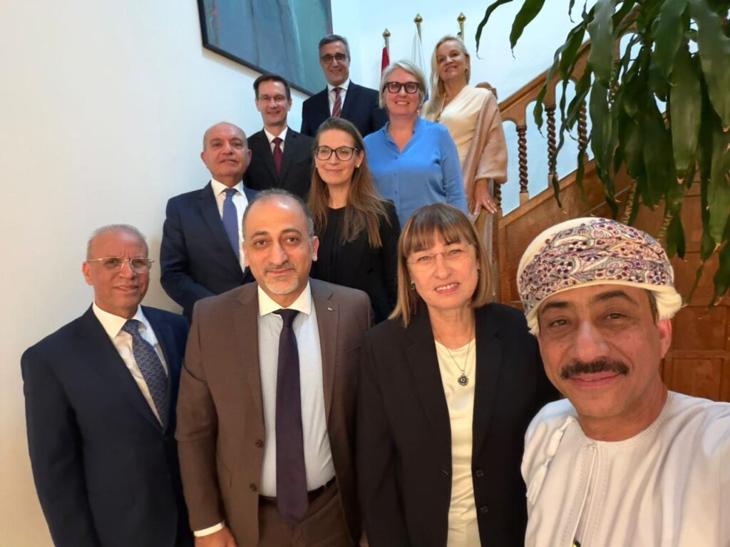 السفير العراقي يحضر دعوة السفارة الفنلندية في القاهره السفير العراقي يحضر دعوة السفارة الفنلندية في القاهره