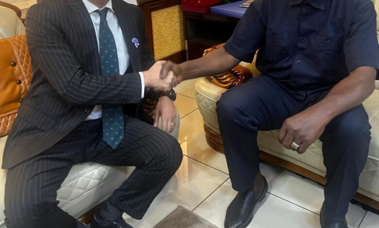 السفير المصري يلتقي وزير الدفاع الوطني الغيني