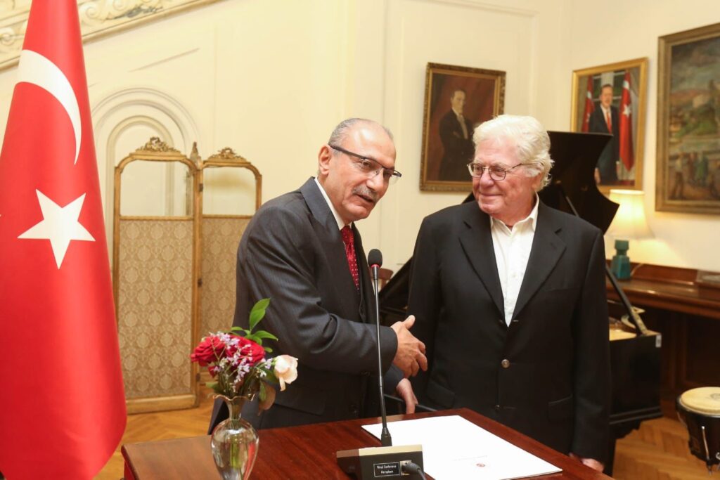 في احتفالية سفير تركيا بحضور حسين فهمي ووفد تركيا السينمائي أملي عمل مشترك مصري تركي في احتفالية سفير تركيا بحضور حسين فهمي ووفد تركيا السينمائي أملي عمل مشترك مصري تركي