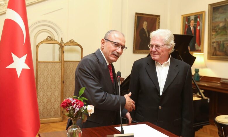 في احتفالية سفير تركيا بحضور حسين فهمي ووفد تركيا السينمائي أملي عمل مشترك مصري تركي في احتفالية سفير تركيا بحضور حسين فهمي ووفد تركيا السينمائي أملي عمل مشترك مصري تركي