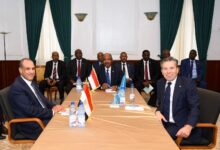 اجتماع ثلاثي بين وزيرى خارجية مصر والسودان ووكيل السكرتير العام للأمم المتحدة للشئون الإنسانية ومنسق الإغاثة في حالات الطوارئ لبحث الجهود الإنسانية فى السودان