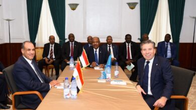 اجتماع ثلاثي بين وزيرى خارجية مصر والسودان ووكيل السكرتير العام للأمم المتحدة للشئون الإنسانية ومنسق الإغاثة في حالات الطوارئ لبحث الجهود الإنسانية فى السودان
