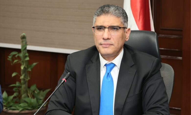 حلول لتنظيم شارع العريش وتسكين الباعة الجائلين