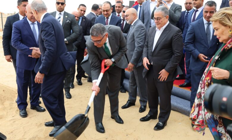 بحضور نائب رئيس مجلس الوزراء للتنمية الصناعية وزير الصناعة والنقل بحضور نائب رئيس مجلس الوزراء للتنمية الصناعية وزير الصناعة والنقل