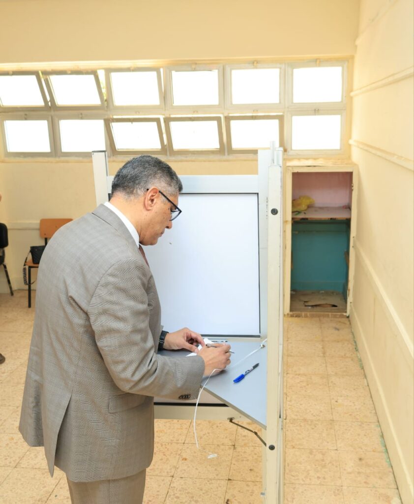 محافظ الجيزة يُدلي بصوته في انتخابات مجلس النواب 2025 محافظ الجيزة يُدلي بصوته في انتخابات مجلس النواب 2025