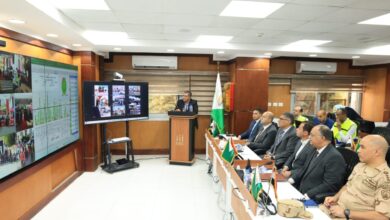 محافظ الجيزة يتابع انتظام فتح اللجان الانتخابية في ثاني أيام انتخابات مجلس النواب من داخل مركز السيطرة