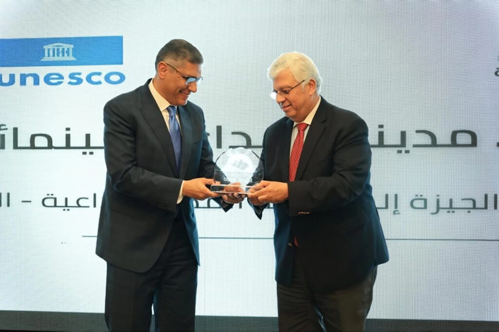 محافظ الجيزة يثمّن إشادة وزير التعليم العالي بالشعار الجديد للجيزة ويؤكد ” الشعار الجديد يجسّد الإرث الحضاري والعلمي للجيزة ويعكس رؤيتها التنموية المعاصرة “