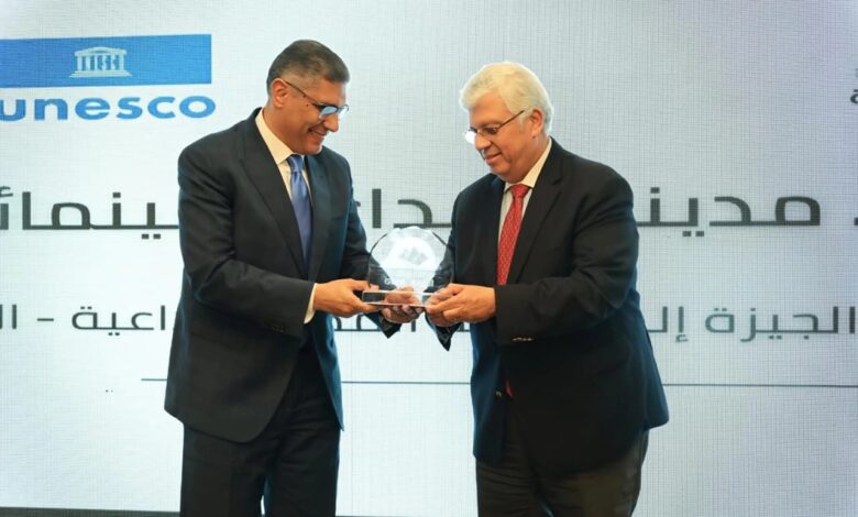 محافظ الجيزة يثمّن إشادة وزير التعليم العالي بالشعار الجديد للجيزة ويؤكد ” الشعار الجديد يجسّد الإرث الحضاري والعلمي للجيزة ويعكس رؤيتها التنموية المعاصرة “ محافظ الجيزة يثمّن إشادة وزير التعليم العالي بالشعار الجديد للجيزة ويؤكد ” الشعار الجديد يجسّد الإرث الحضاري والعلمي للجيزة ويعكس رؤيتها التنموية المعاصرة “